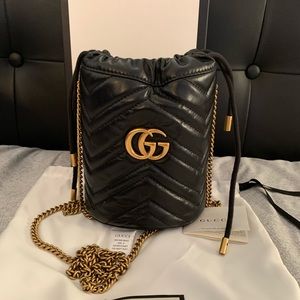 Gucci marmont bucket bag black